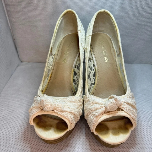 American Eagle Krissy Crochet Lace Peep Toe Wedge  Women Size 6.5 - Picture 2 of 11